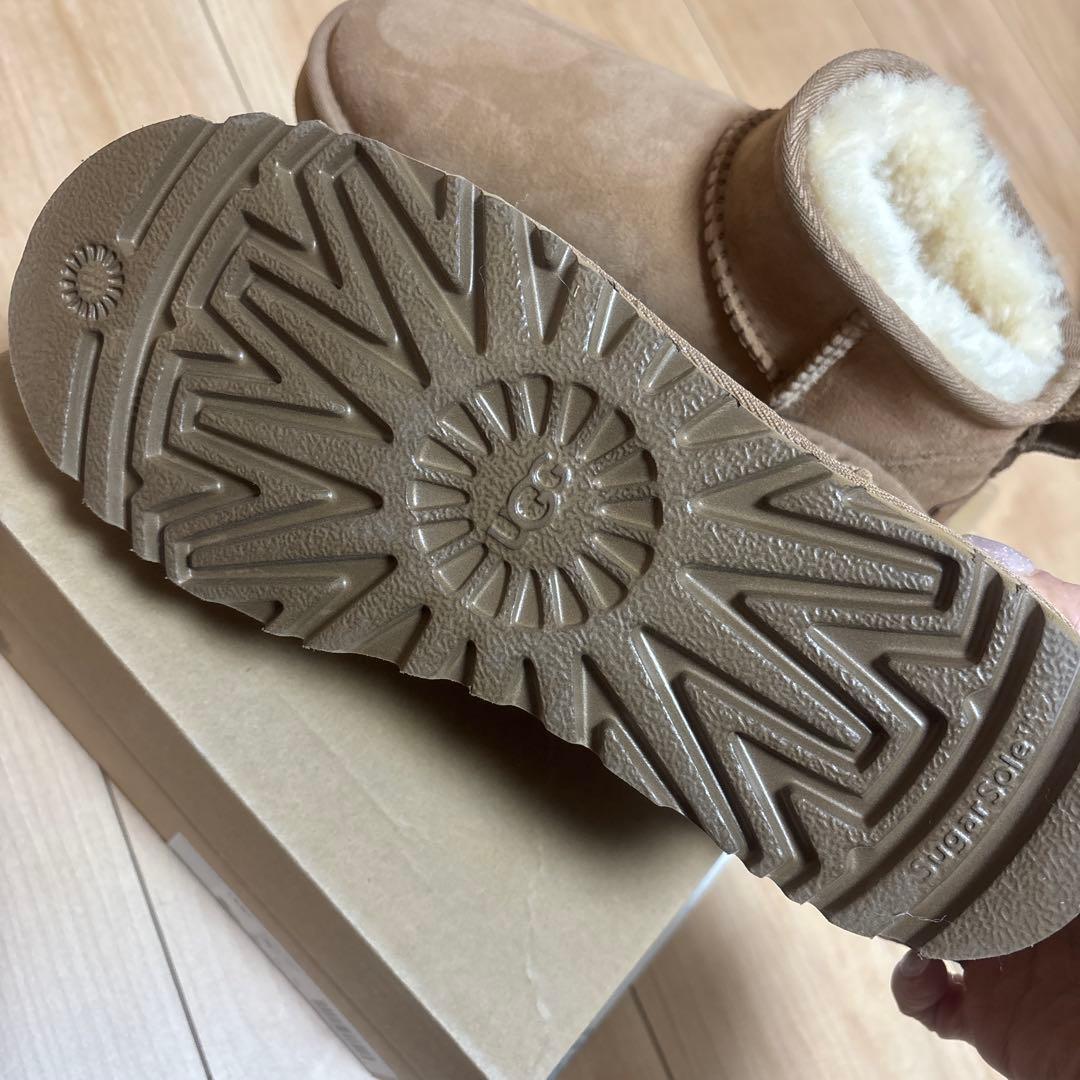 週末限定値下げ、大人気UGG 23cmベージュ ファー付きムートンブーツ
