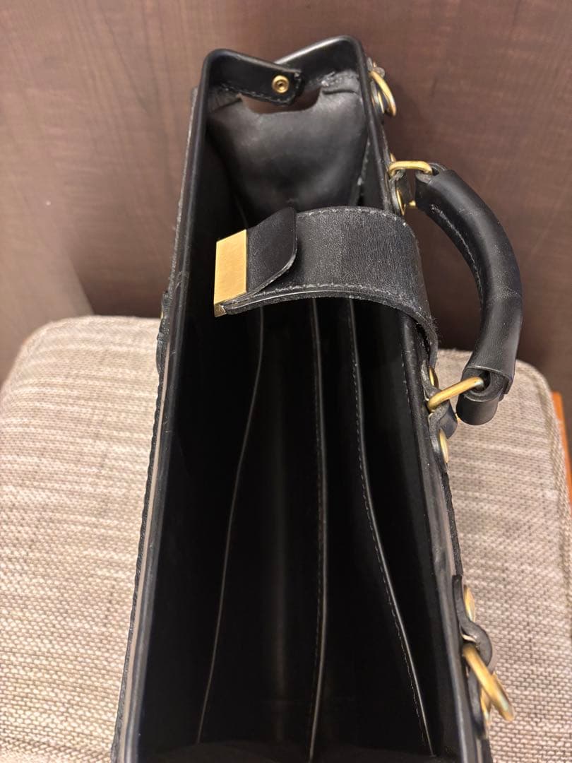 ヘルツ HERZ ビジネスバッグ ラティーゴ 牛革 ブラック 美品