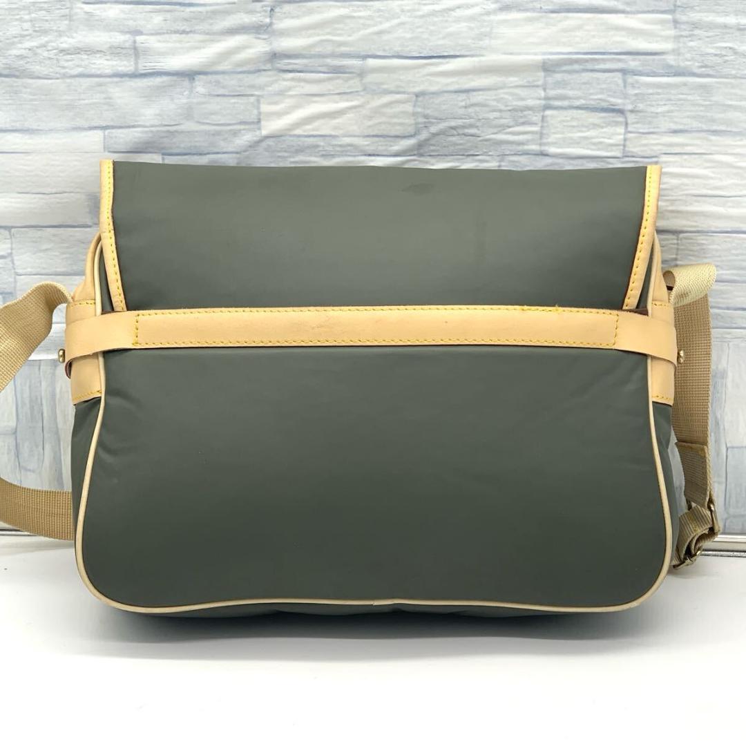 極美品　ハンティングワールド メッセンジャー　ショルダーバッグ　A4サイズ