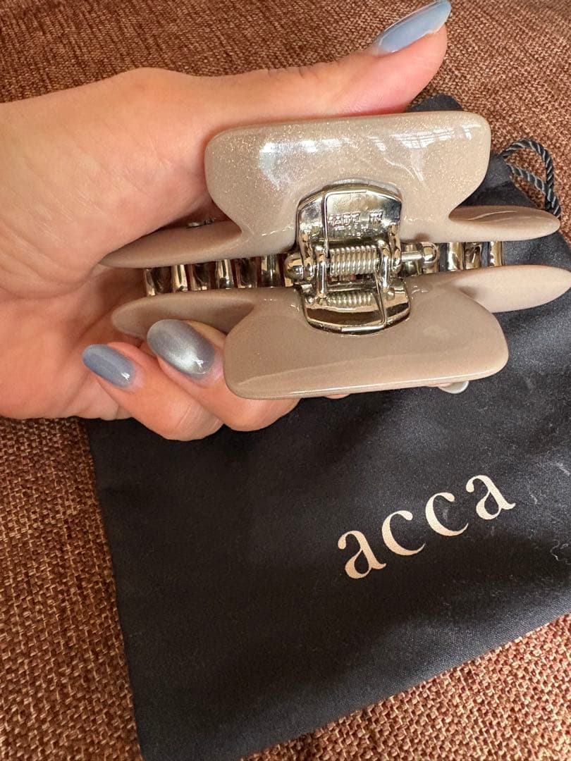 acca ベージュ ヘアクリップ大