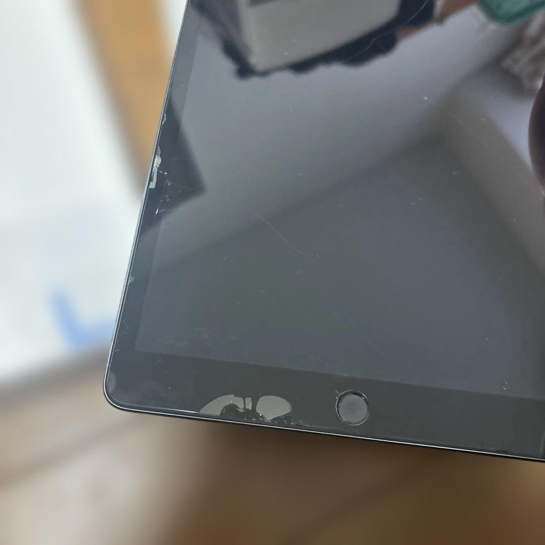 iPad 第8世代 128GB WiFiモデル、ケース付き