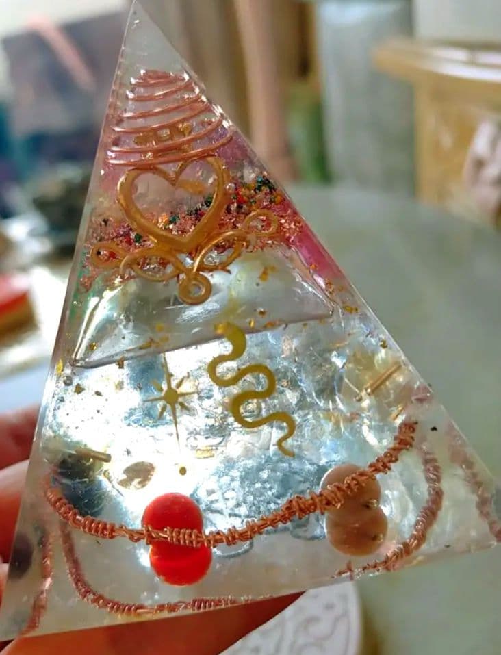 月猫様お取り置き　特殊　オルゴナイト　ピラミッド　メタトロンキューブ　翡翠　宇宙