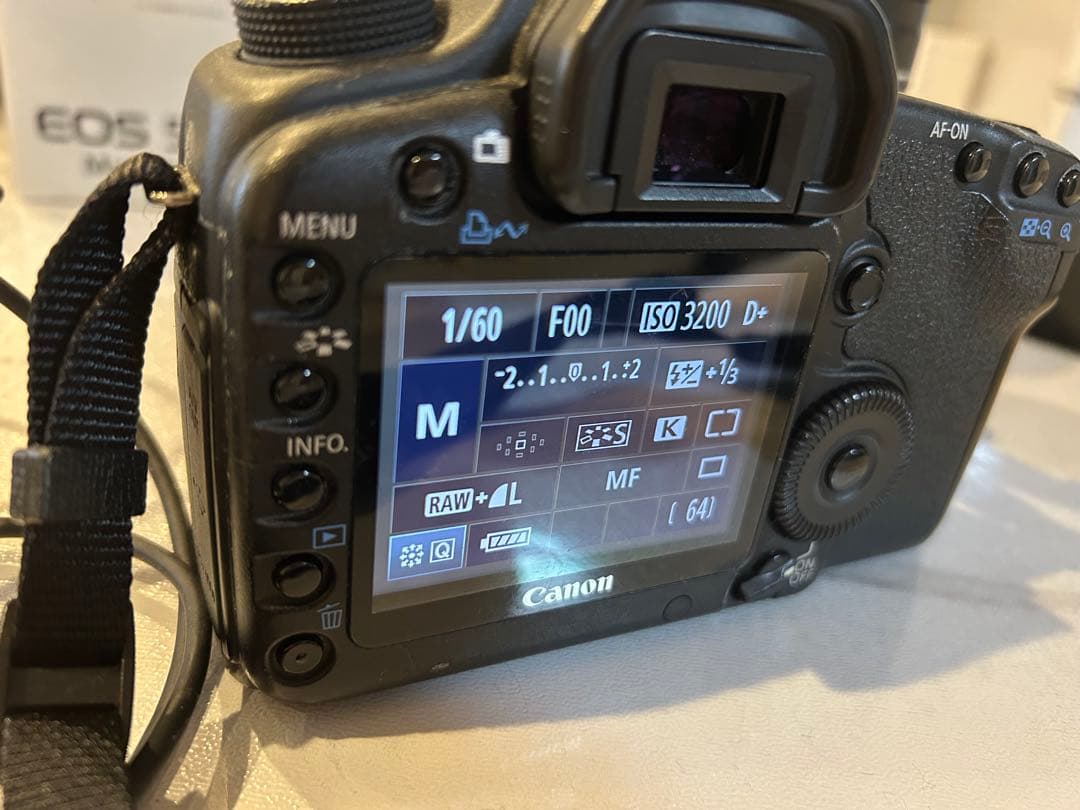 Canon EOS 5D Mark II 一眼レフカメラ おまけ付き