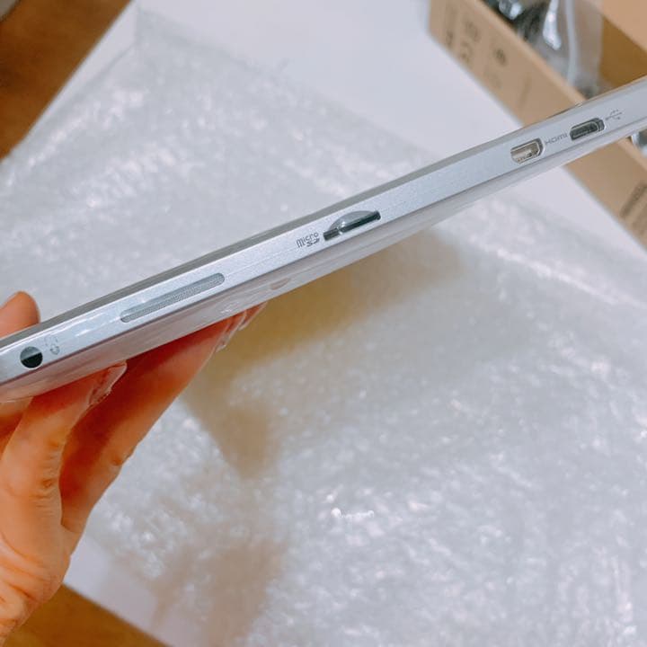 東芝　TOSHIBA タッチスクリーンタブレット