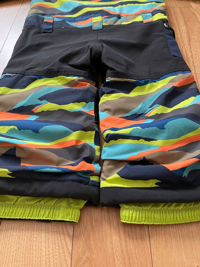 BURTON 子ども用スノーボードウェア カラフル迷彩　2T　90〜100cm