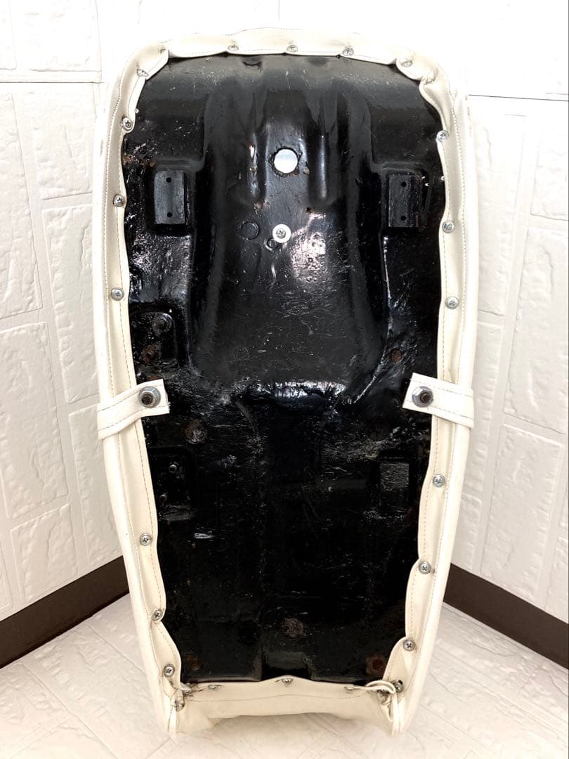 GS400 ホワイトレザー タックロールシート（あんこ抜き)