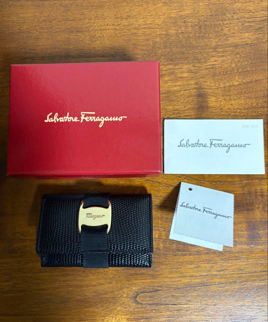 フェラガモ　新品　キーケース　黒