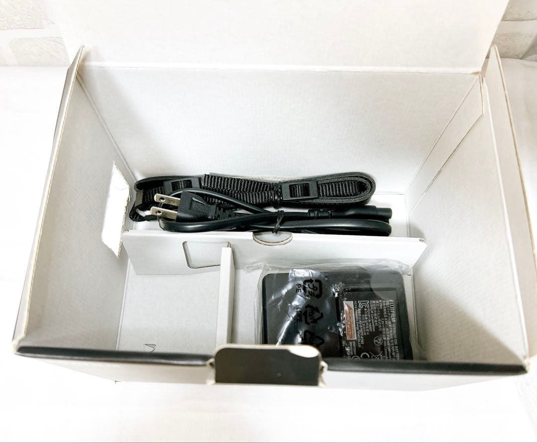 ⭐️奇跡 シャッター数:2回⭐️ 富士フイルム FUJIFILM X-E3シルバー