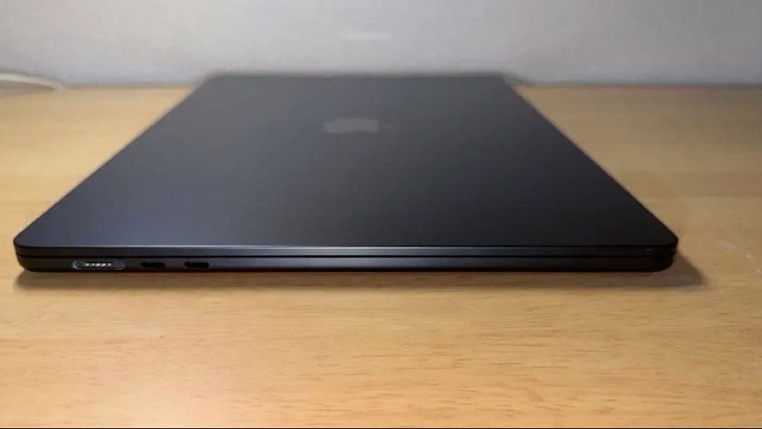 美品・ケース付MacBookAirM2 15インチ8GB1TBバッテリー99%