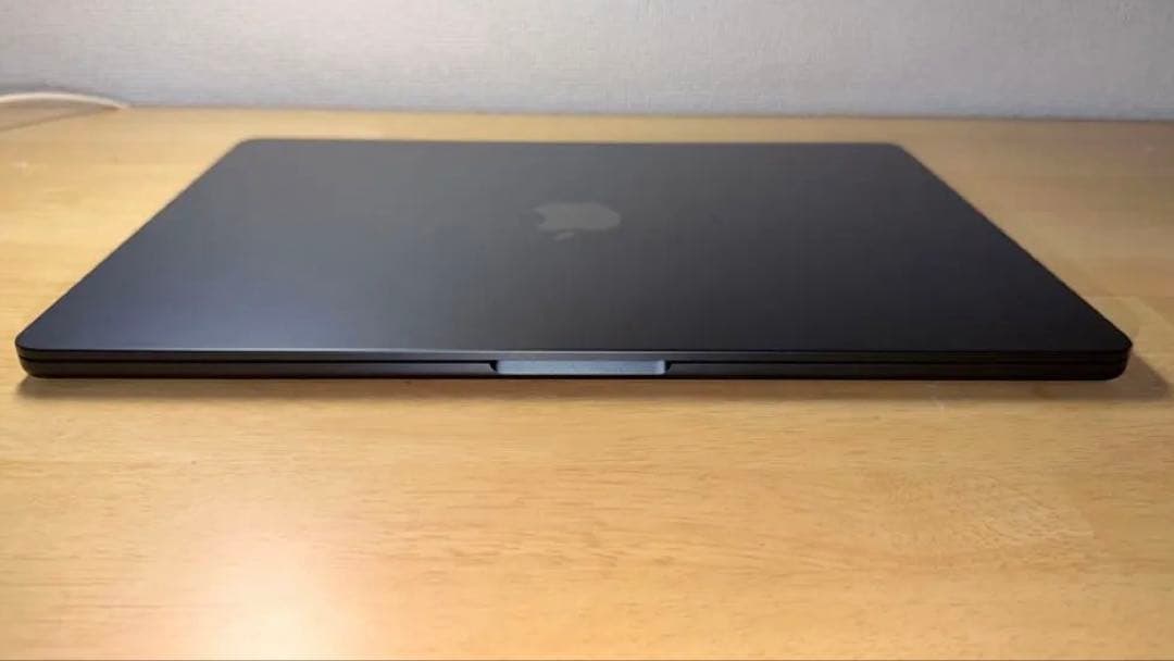 美品・ケース付MacBookAirM2 15インチ8GB1TBバッテリー99%