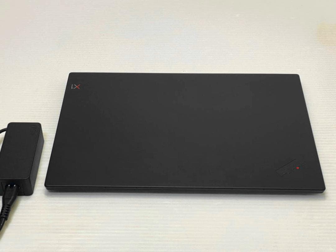 ほぼ新品 使用28h 第8世代Core i7 X1 Carbon Gen7