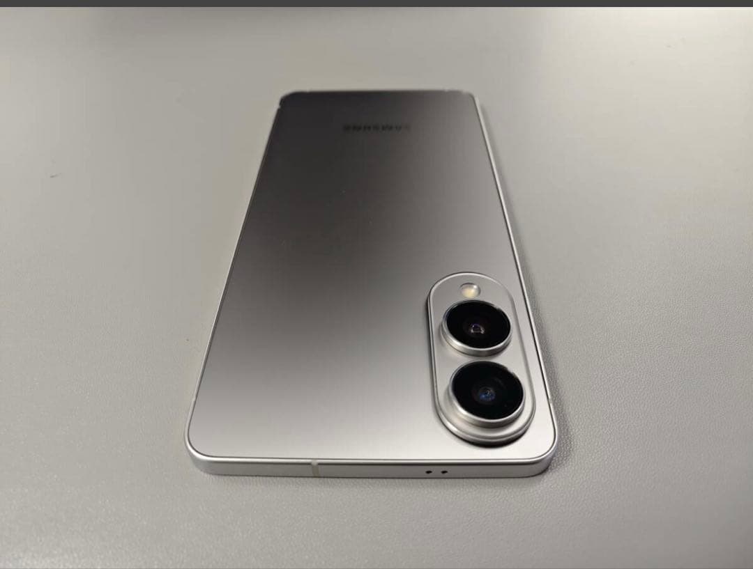 Samsung Galaxy Aシリーズ シルバー 本体