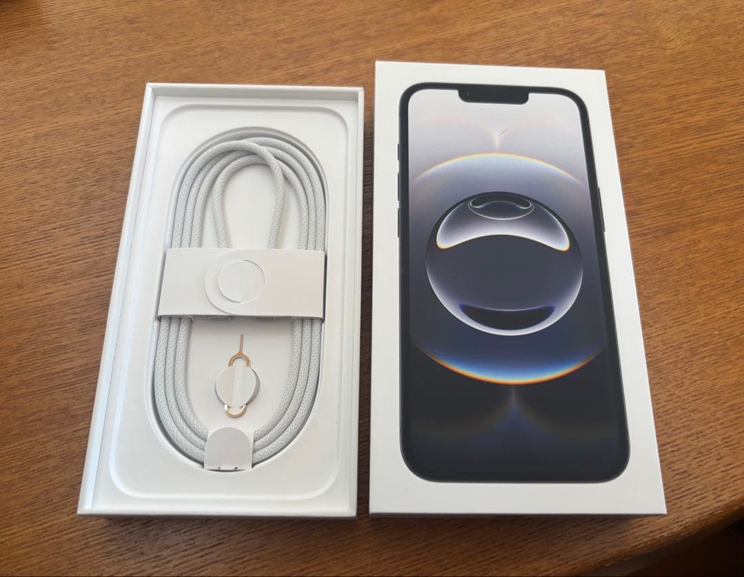 Apple iPhone 16e 128GB ブラック 本体　SIMフリー