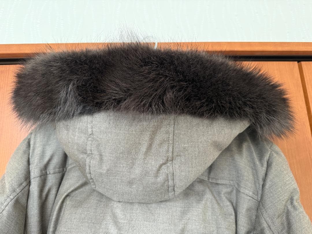 ムーレーダウンジャケット グレーベージュ ファー付き