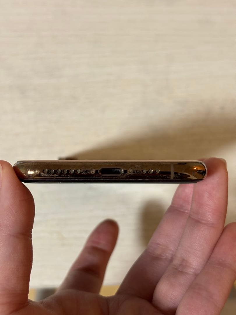 iPhone XS本体　ゴールド