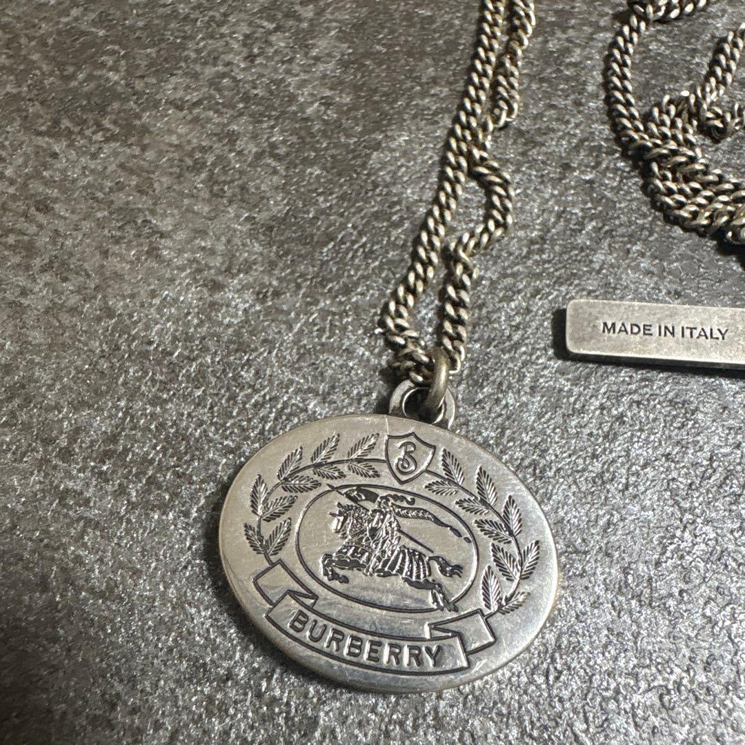 BURBERRY メタル オーバル型 ネックレス