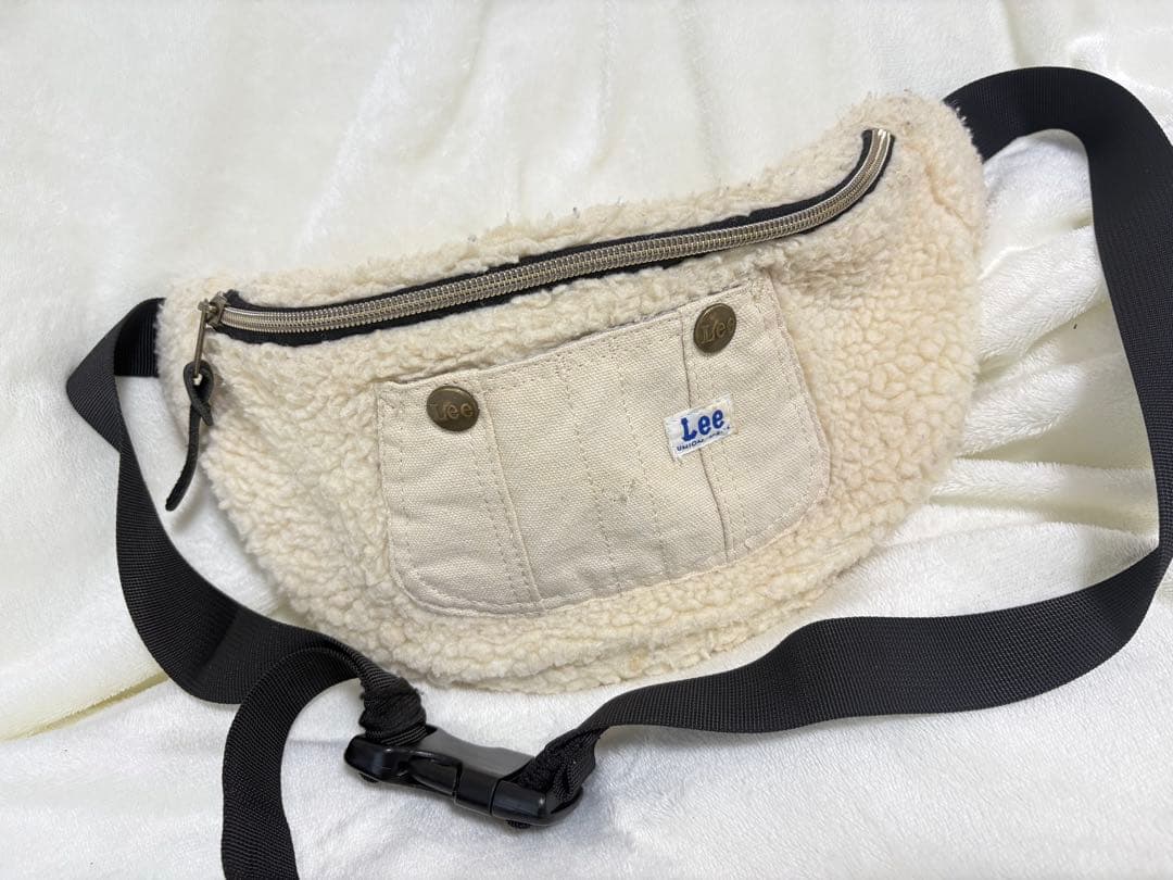 Lee フリース ボディバッグ アイボリー