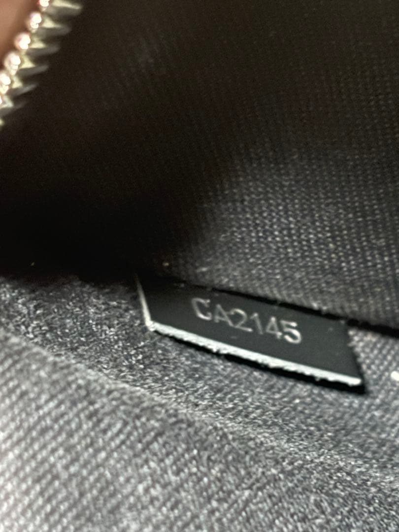 本日限定価格　Louis Vuitton 財布付きボディバッグ ブラック