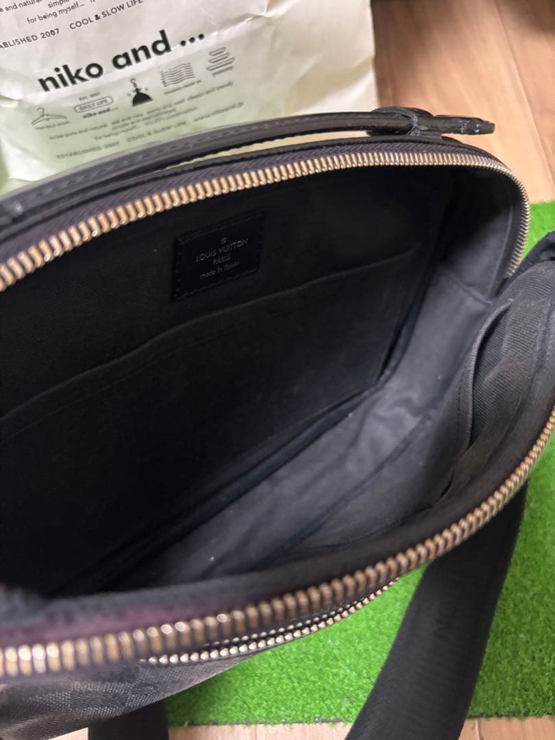 本日限定価格　Louis Vuitton 財布付きボディバッグ ブラック