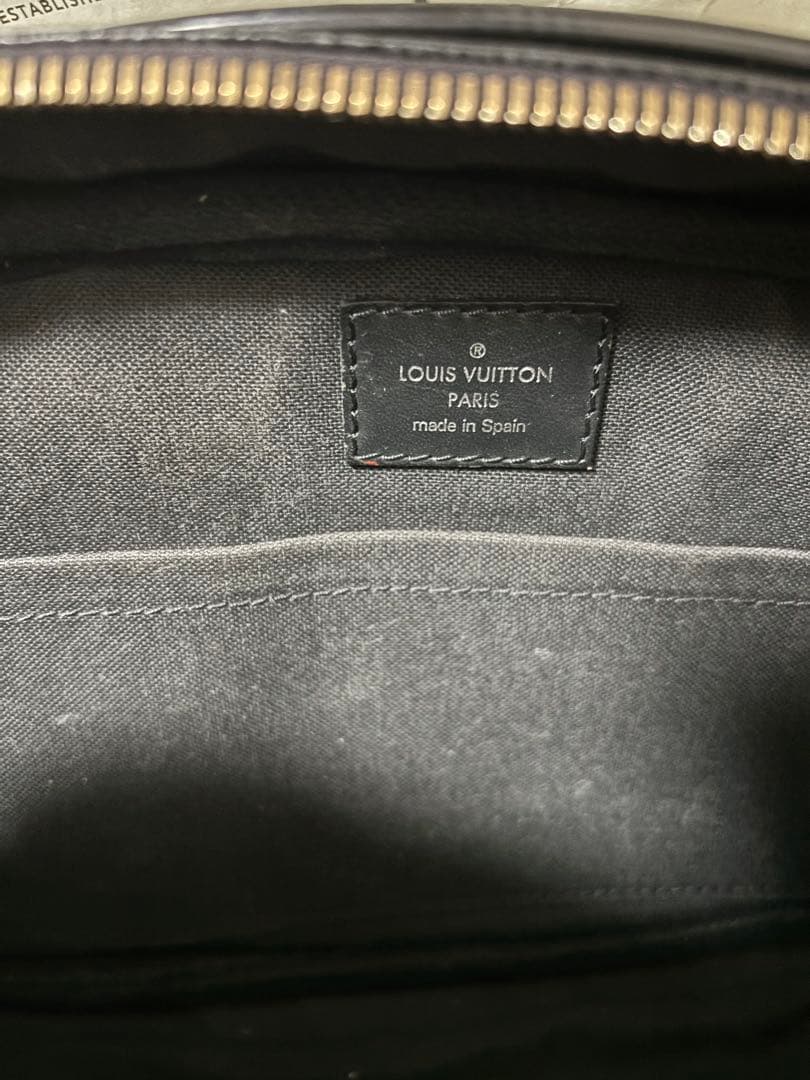 本日限定価格　Louis Vuitton 財布付きボディバッグ ブラック