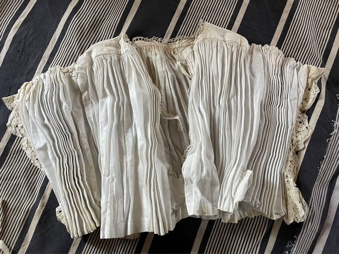 フランスアンティーク　教会神父さん聖歌隊コーラスのブラウス　リネンシャツ　レース