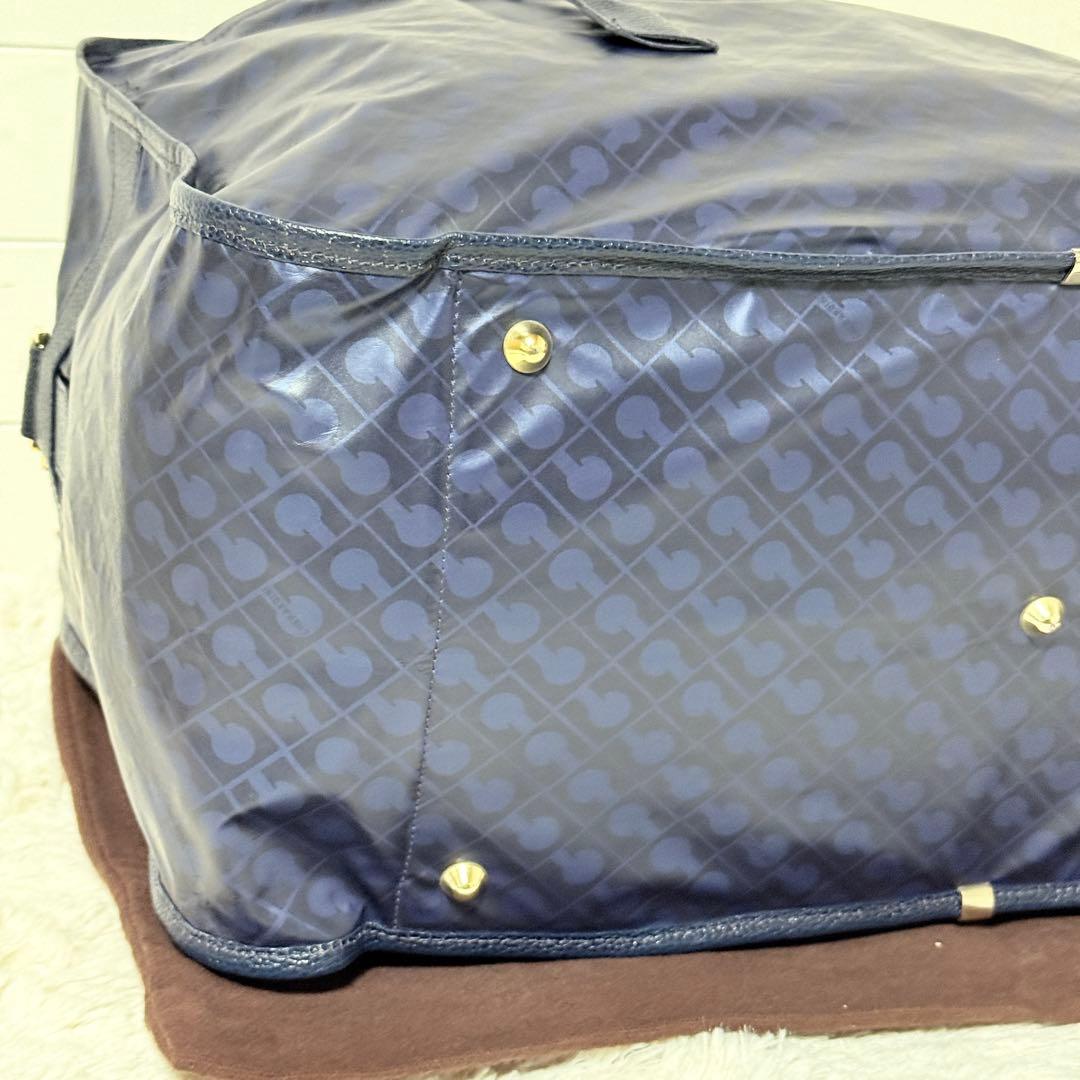 未使用✨ゲラルディーニ　ソフティ　ボストンバッグ　総柄　ネイビー　PVC 撥水