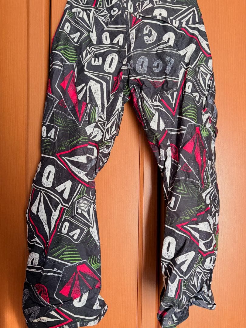 さかも！ さん専用◾️VOLCOM スノーボードウェア　上下セット　Lサイズ