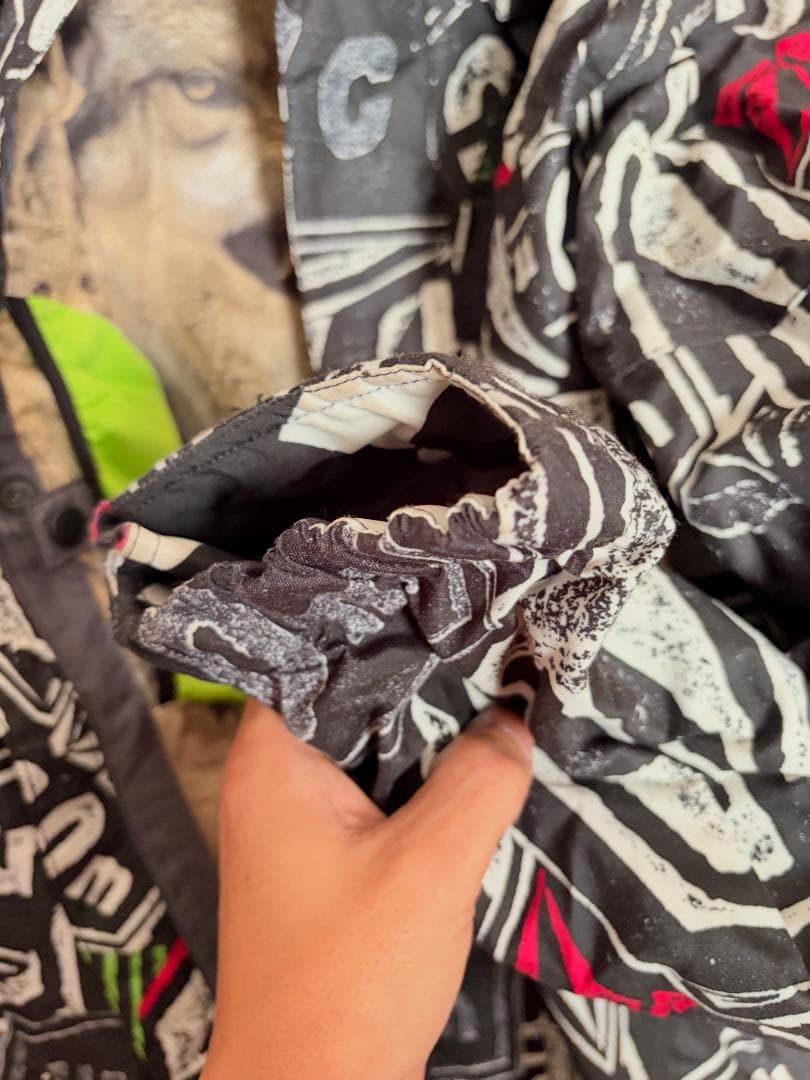 さかも！ さん専用◾️VOLCOM スノーボードウェア　上下セット　Lサイズ