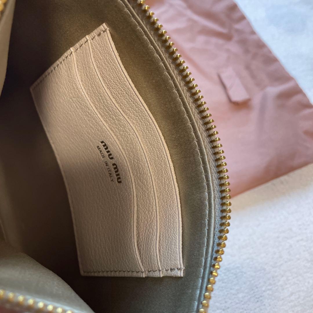 【新品未使用】Miumiu マドラスレザーのポーチ