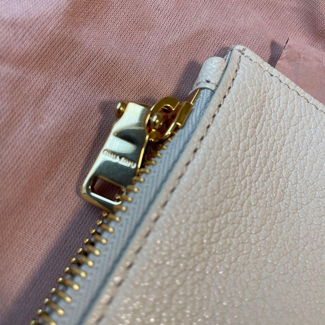 【新品未使用】Miumiu マドラスレザーのポーチ