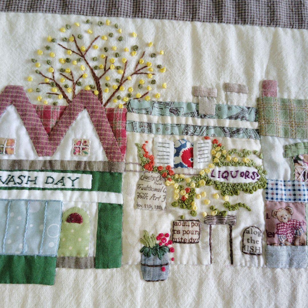 ハウスのパッチワークタペストリー 【70】❛色づく街❜