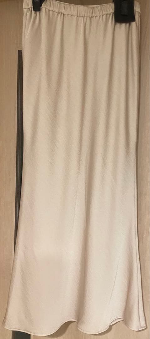 こ*可様 Aimeine エメイン　サテンバイヤススカート