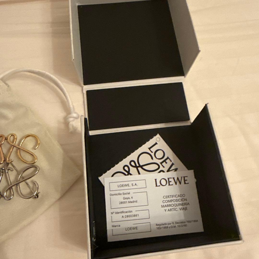 LOEWE ロエベ　アナグラム　ブローチ　配色　4色