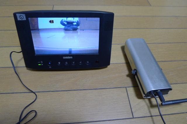 Uniden ワイヤレス監視カメラ　WCM70000　カメラ２台　モニター２台