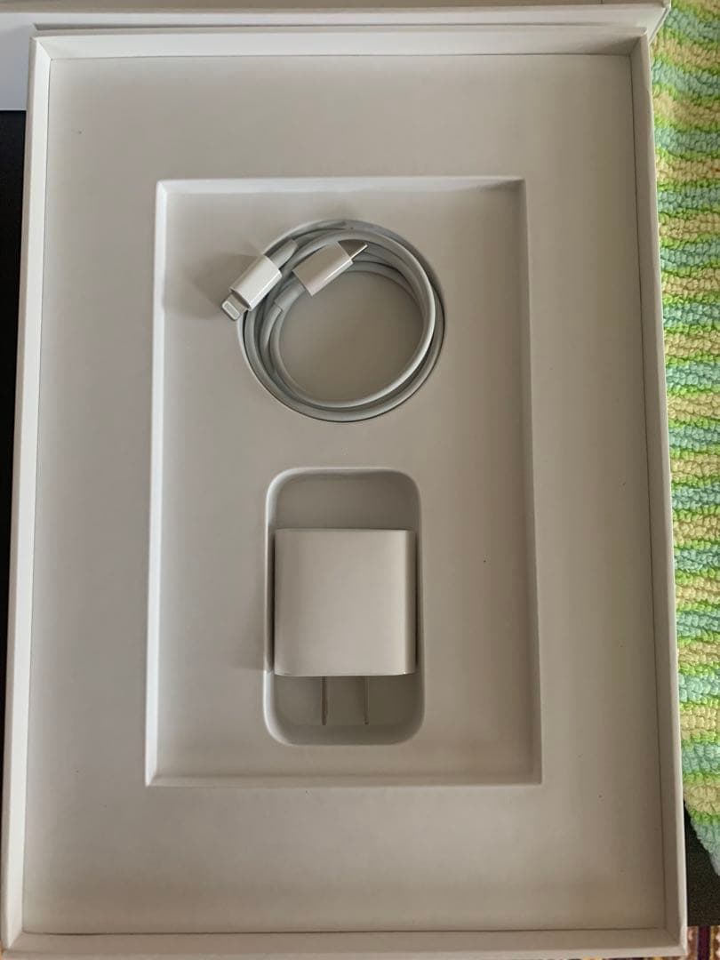 Apple iPad 第9世代　シルバー　wifi 64GB