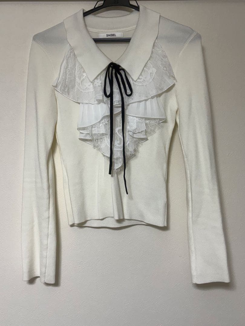 snidel Sustainableレイヤードラッフルニットプルオーバー IVR