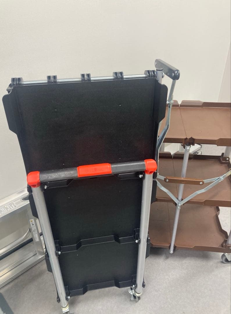万能折りたたみワゴン　黒か茶か一つお選びください。