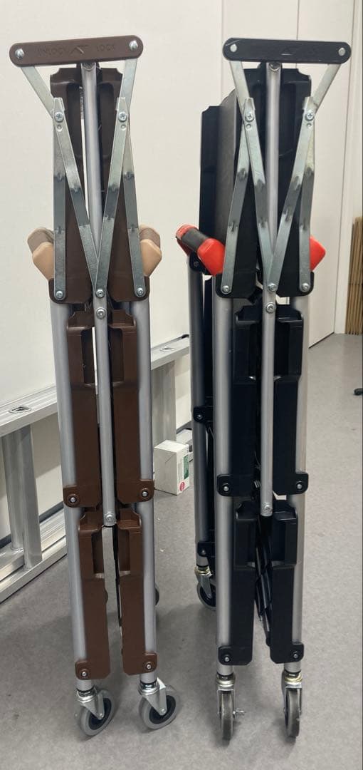 万能折りたたみワゴン　黒か茶か一つお選びください。