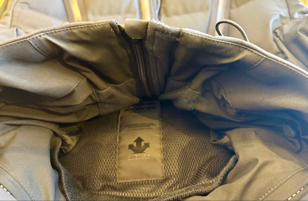 デサントオルテライン 水沢ダウン マウンテニア 黒 M