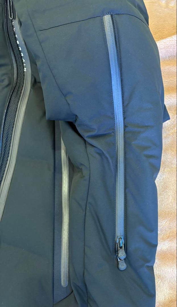 デサントオルテライン 水沢ダウン マウンテニア 黒 M