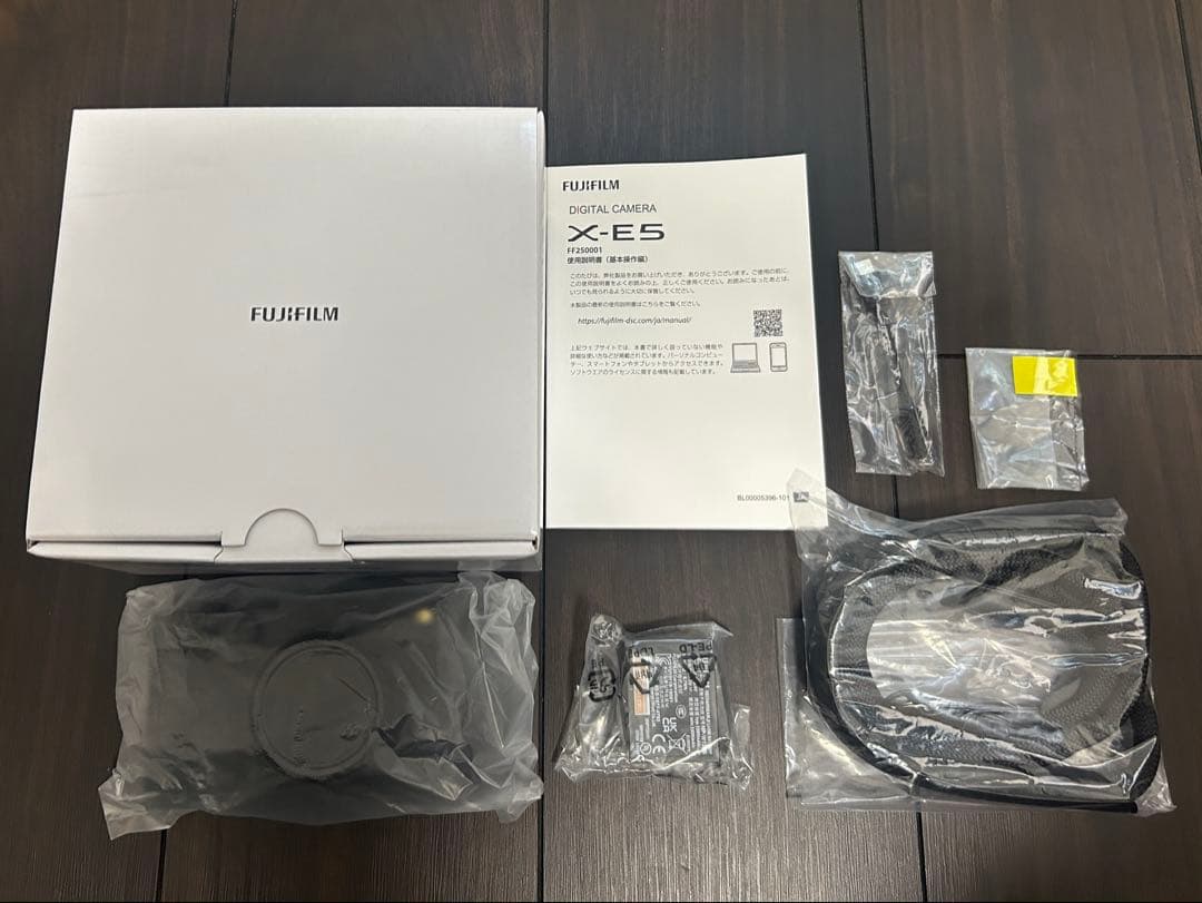 Fujifilm X-E5 ブラック+予備バッテリー&チャージャーセット保証書付