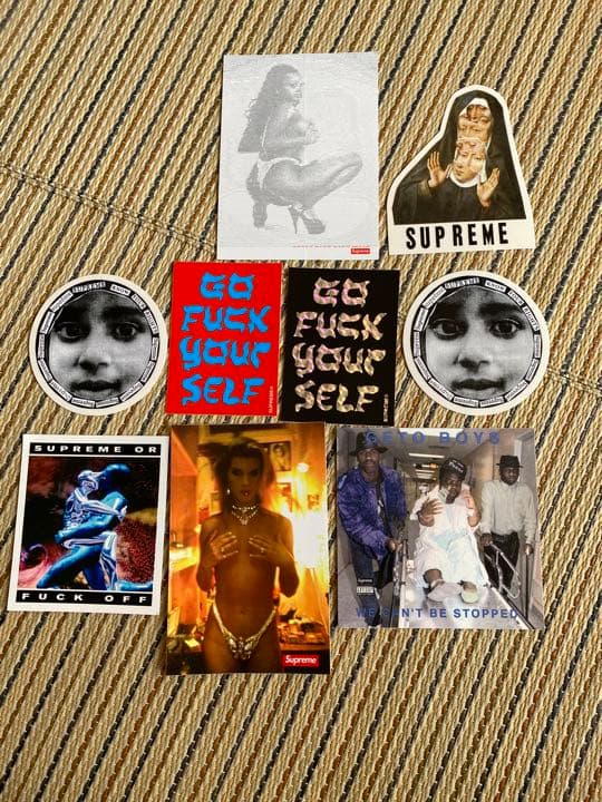 supremeステッカー