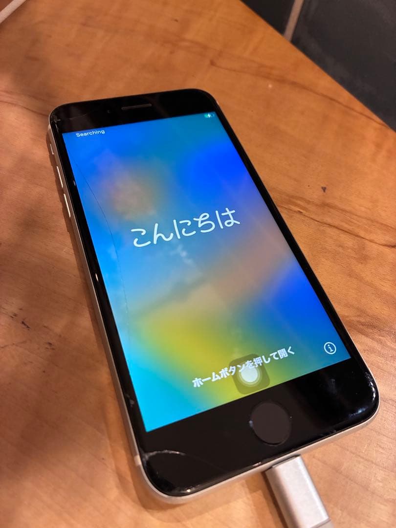 Apple iPhone SE 第2世代　本体