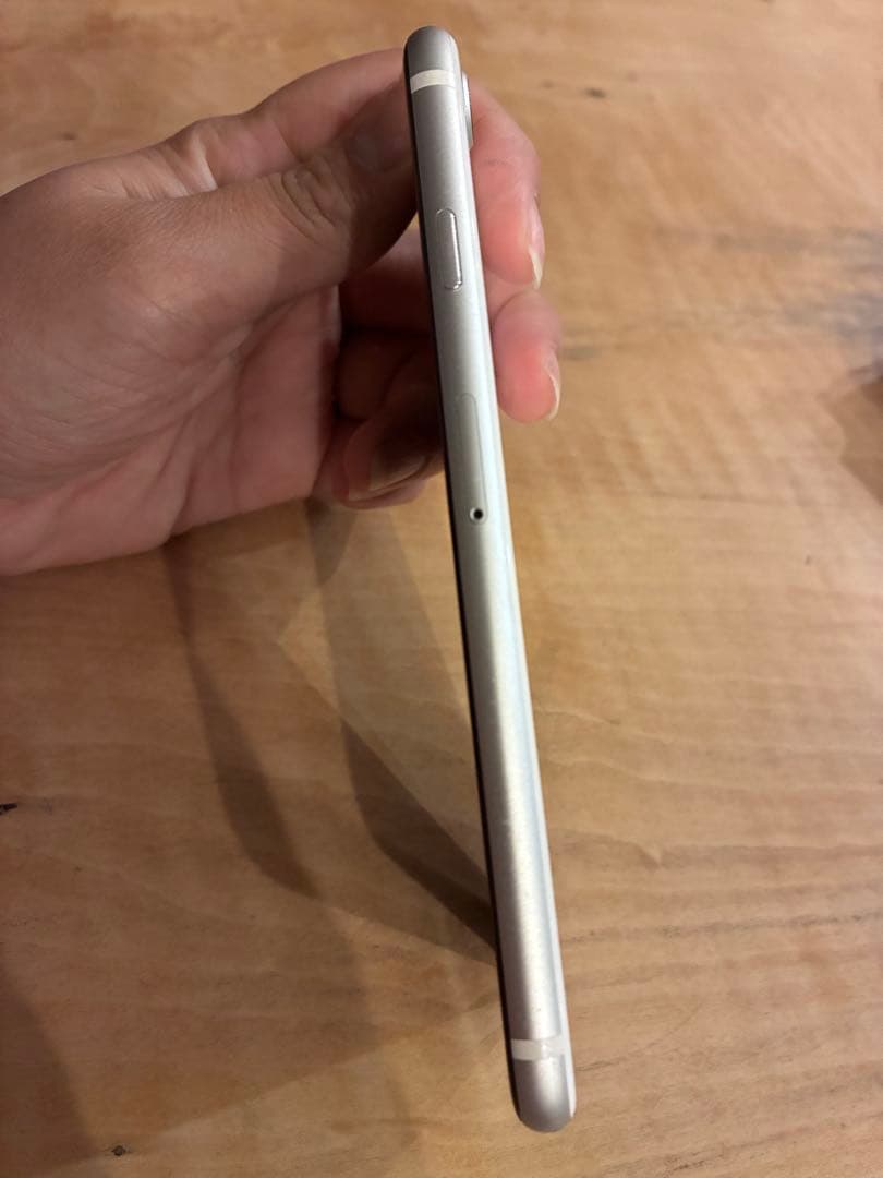 Apple iPhone SE 第2世代　本体