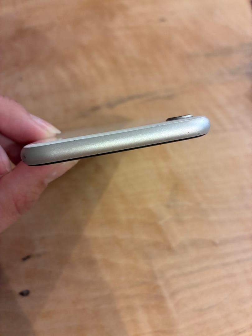 Apple iPhone SE 第2世代　本体