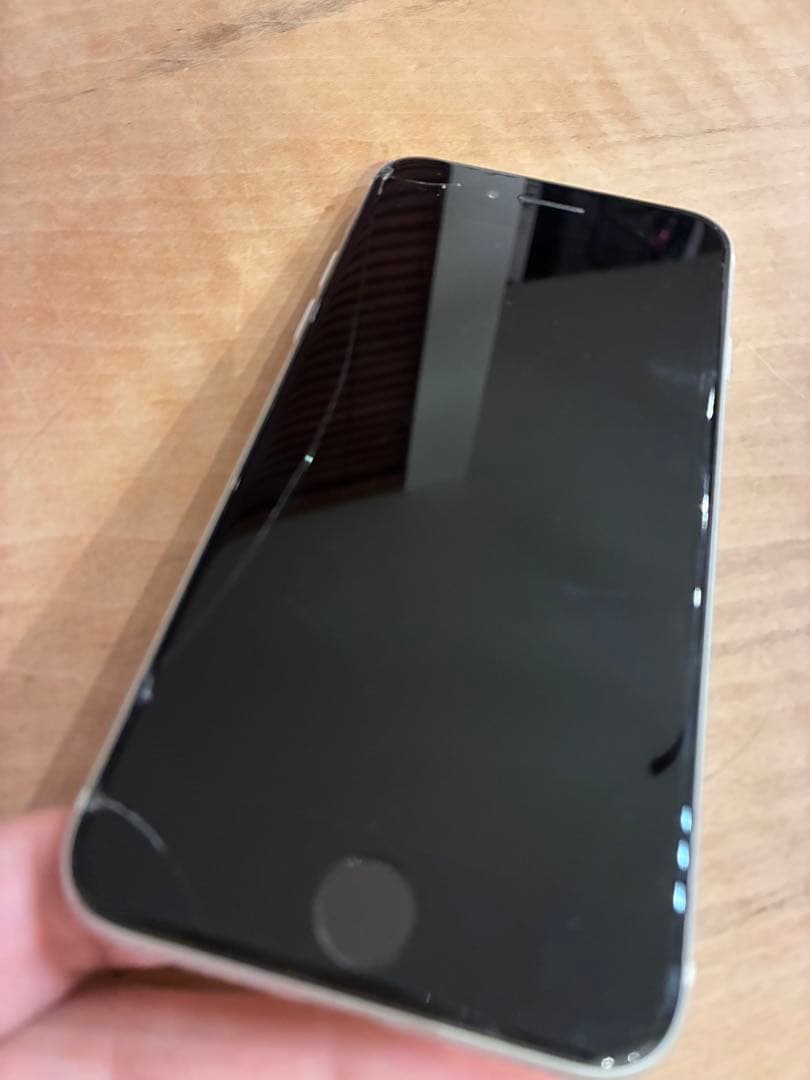 Apple iPhone SE 第2世代　本体