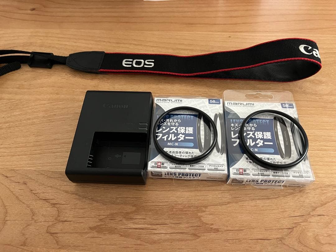 Canon EOS Kiss X9(ブラック) ダブルズームキット(付属品有り)