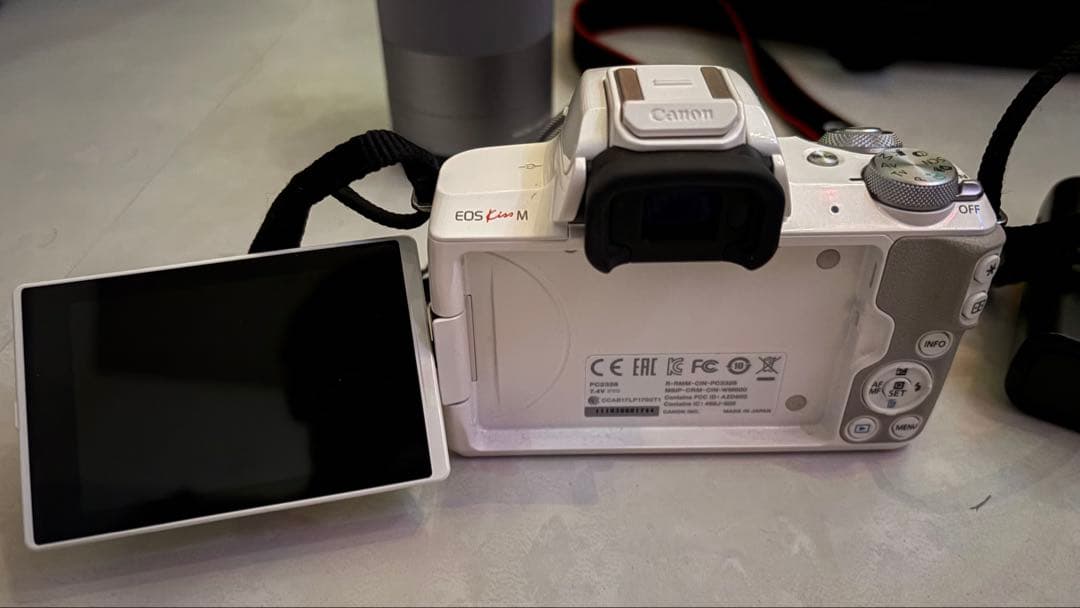 Canon EOS M ミラーレスカメラ 本体 + レンズ + 付属品