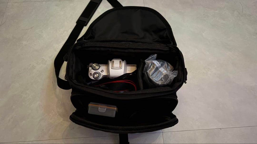 Canon EOS M ミラーレスカメラ 本体 + レンズ + 付属品