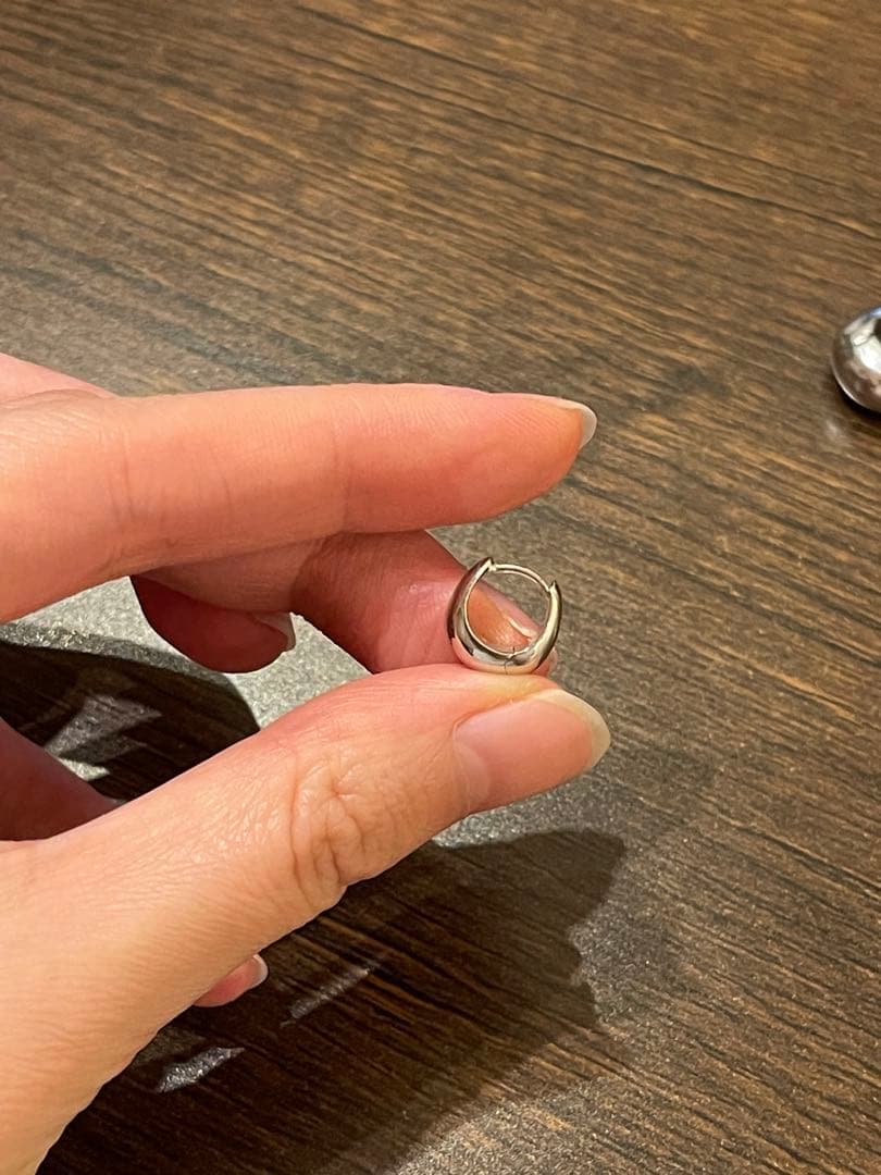 TOM WOOD ICE HUGGIES ミニ シルバー フープ片耳ピアス